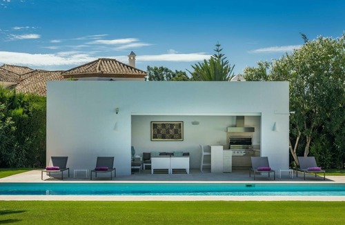 Sotogrande Cottage | Marina House with pool!