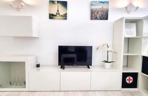 Marbella City Centre Apartment | Marino II 206. Great studio second-line to the beach in Marbella centre.