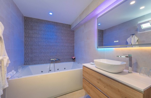 Carratraca Bed & Breakfast | Maya Double Whirlpool Room