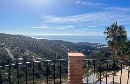 Sayalonga Apartment | Meerblick und Bergblick. Ferienunterkunft in Malaga/sayalonga. Apartment