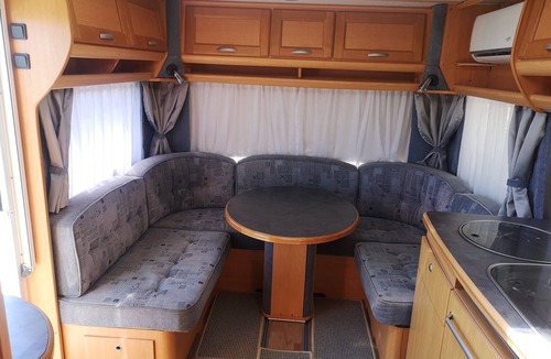 Estepona House | Mobile Home "Roca Caravan" with Sea View, Shared Pool & Wi-Fi