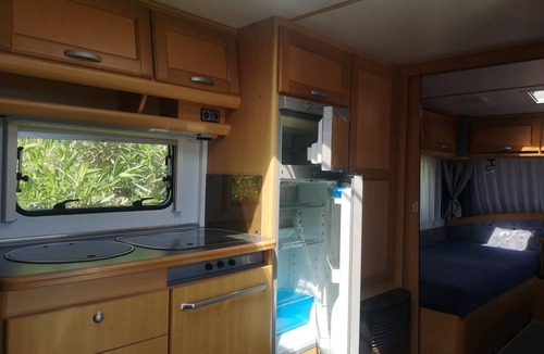 Estepona House | Mobile Home "Roca Caravan" with Sea View, Shared Pool & Wi-Fi