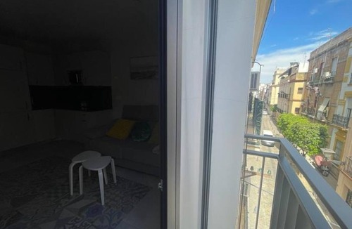 Feria Apartment | Modern 1-bedroom apartment with balcony, air conditioning and Wi-Fi in central Seville