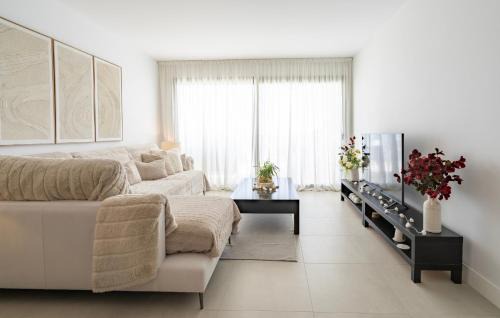 Puerto de la Duquesa Apartment | Modern 2 Bedroom Apartment with Panoramic Sea Views