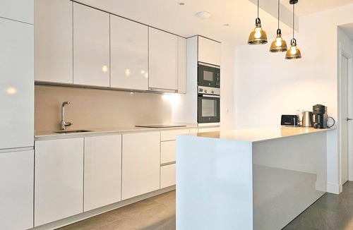 Puerto de la Duquesa Apartment | Modern 3 bedroom apartment with amazing facilities