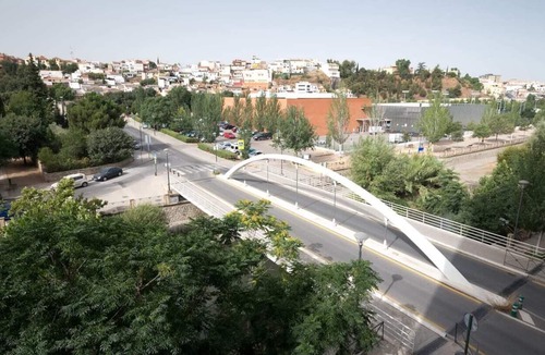 Genil Apartment | Modern 3 Bedroom Apartment! Great Location!