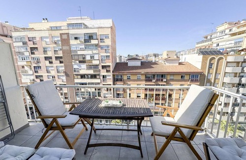 Plaza de Toros Vieja Apartment | Modern 3-Bedroom Apartment Near Málaga City Center, Train Station, and Beach