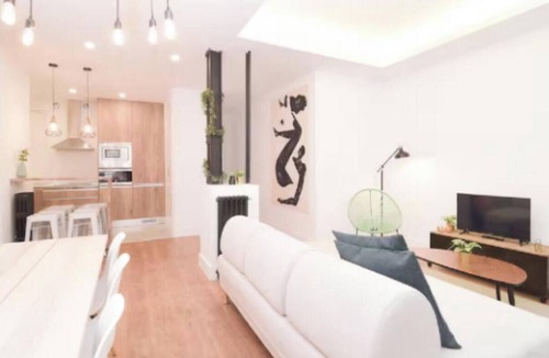 Arapiles Apartment | Modern 3-Bedroom Retreat in Prime Chamberí Location