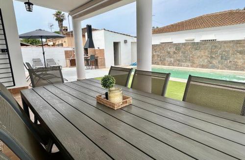 Chiclana de la Frontera House | Modern 3-Bedroom Villa with Private Pool & BBQ