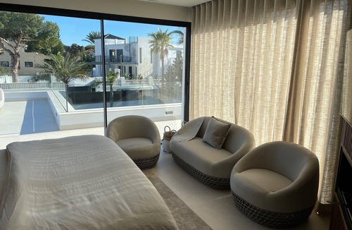 Urbanizacion Marbessa House | Modern 4 Beds Luxe Villa 550m to Las Cañas Beach!