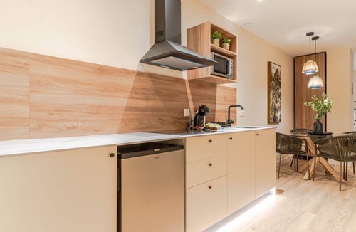 Beiro Apartment | Modern and Bright Nazariés Apartment in an Ideal Location