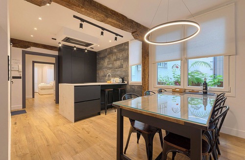 Bilbao City Centre Apartment | Modern and Luxurious in Historic Old Town