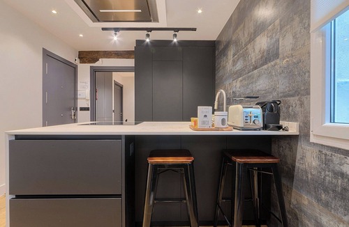 Bilbao City Centre Apartment | Modern and Luxurious in Historic Old Town