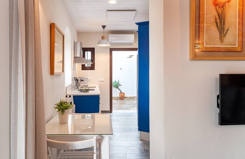 San Ambrosio Apartment | Modern Apartment in Great Location with Wi-Fi, Air-Conditioning & Terrace