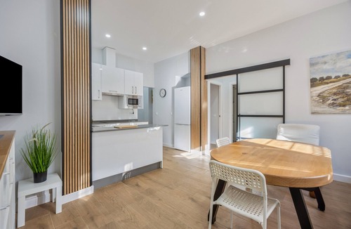 Cadiz Apartment | Modern Apartment by the Sea with Wi-Fi and Air Conditioning