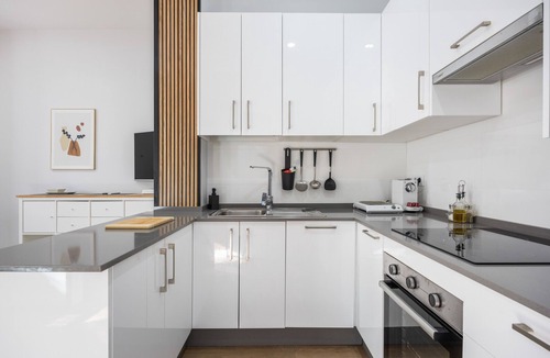 Cadiz Apartment | Modern Apartment by the Sea with Wi-Fi and Air Conditioning