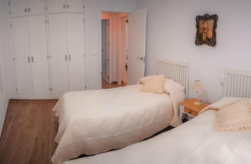 Penaflor Apartment | Modern Apartment in Peñaflor with Air Conditioning - 85 m²