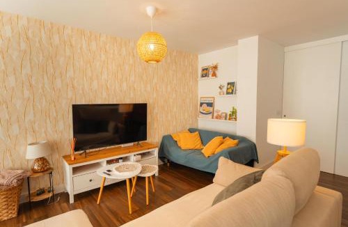 Parque Ayala Apartment | Modern apartment with pool, 5 minutes from the beach