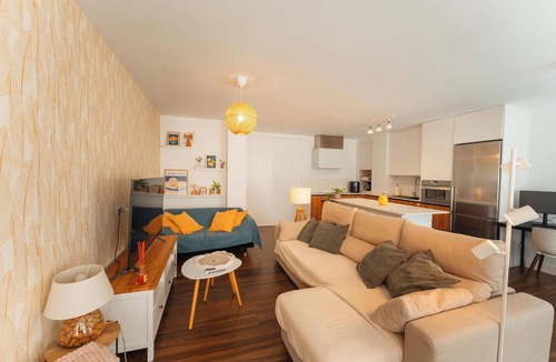 Parque Ayala Apartment | Modern Apartment with swimming pool, 5 minutes from the beach in Málaga