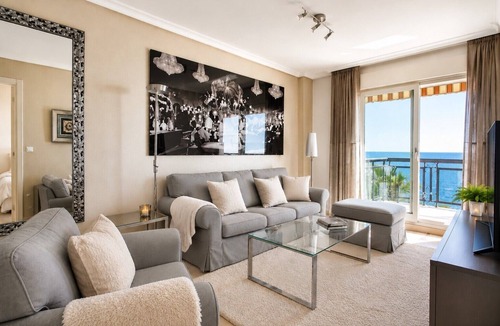 Fuengirola House | Modern Beachfront Apartment with 3 Bedrooms