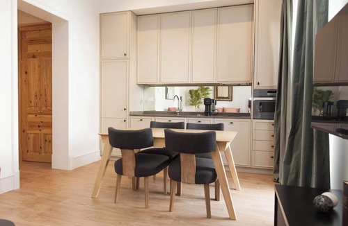 Alfalfa Apartment | Modern Comfort & Timeless Charm in Central Seville — Secure your dates!