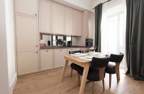 Alfalfa Apartment | Modern Comfort & Timeless Charm in Central Seville — Secure your dates!