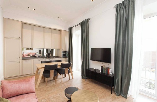 Alfalfa Apartment | Modern Comfort & Timeless Charm in Central Seville — Secure your dates!