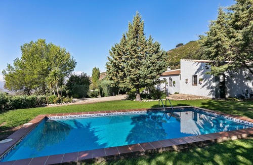 La Joya Cottage | Modern Cottage in La Joya with Private Pool