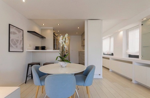Chamberi Apartment | Modern Flat in Rios Rosas with Terrace