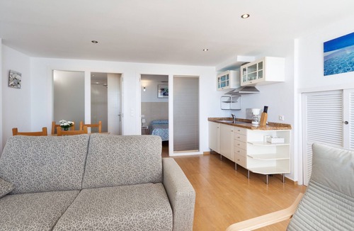 Conil de la Frontera City Center Apartment | Modern Holiday Apartment "Arena" With Sea View