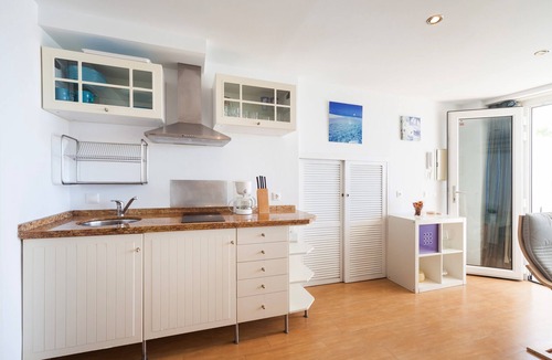 Conil de la Frontera City Center Apartment | Modern Holiday Apartment "Arena" With Sea View