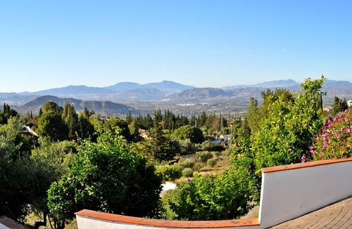 Alhaurin el Grande Apartment | Modern luxury apartment /pool & hot tub/perfect for couples /relaxed setting