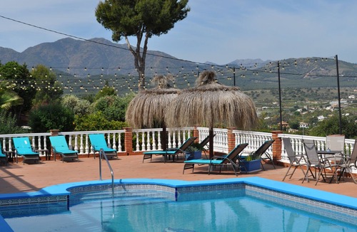 Alhaurin el Grande Apartment | Modern luxury apartment /pool & hot tub/perfect for couples /relaxed setting