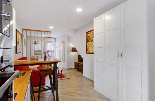 Capuchinos Apartment | Modern studio in Malaga with patio, breakfast and WiFi