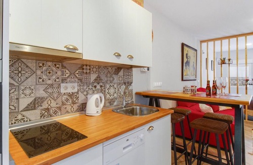 Capuchinos Apartment | Modern studio in Malaga with patio, breakfast and WiFi