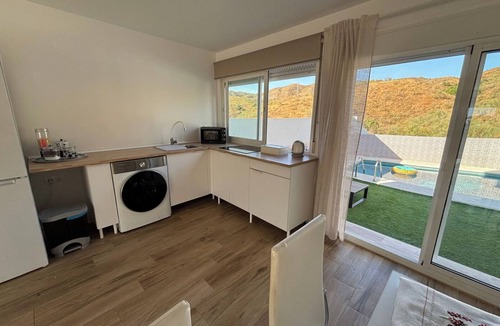 Puerto de la Torre Apartment | Modern Studio Retreat with Private Pool & Mountain Views in Málaga