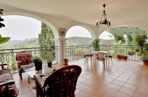 Las Jaras Villa | Modern Villa with Private Pool in Córdoba