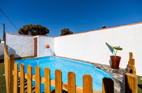 San Ambrosio House | Modernly Furnished Holiday Home with Wi-Fi, Air Conditioning and Pool