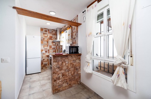 San Ambrosio House | Modernly Furnished Holiday Home with Wi-Fi, Air Conditioning and Pool