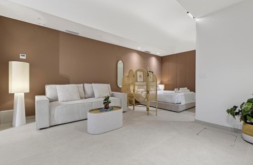Doctor Barraquer-Grupo Renfe-Policlinico Apartment | Monkeys Apartments Torrijano