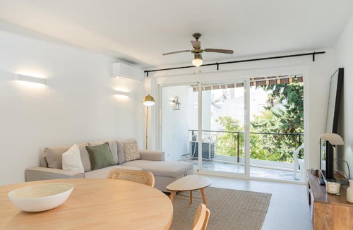 Torremolinos Apartment | MONKÓ LAS FLoRES