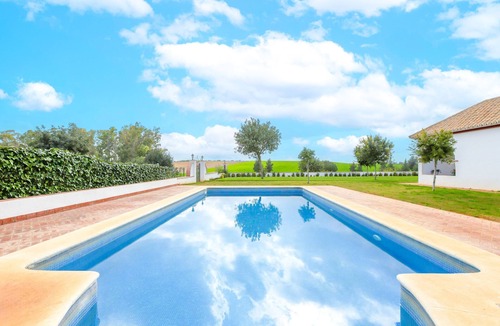Carmona House | MONTECRISTO 2 - Charming loft with shared pool and free Wi-Fi