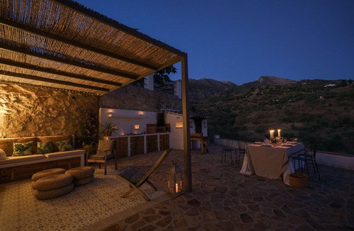 Canillas de Aceituno House | Mountain refuge next to the Sierra de Tejeda Natural Park