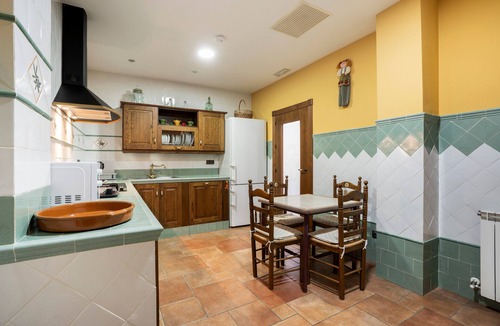 Guejar Sierra Apartment | Mulhacén Apartment with Mountain Views and Wi-Fi