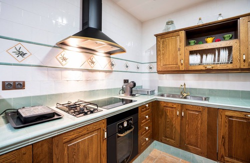 Guejar Sierra Apartment | Mulhacén Apartment with Mountain Views and Wi-Fi