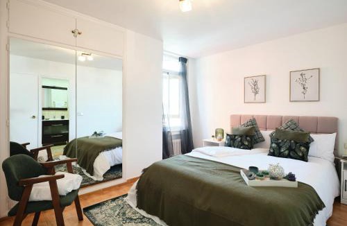 Arapiles Apartment | My City Home- Bright apartment in great location