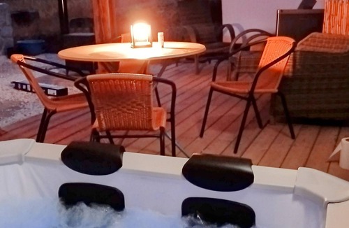 Montecorto Cabin | Nature lovers Cabin- HotTub- Privacy & Serenity