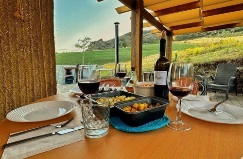 Montecorto Cabin | Nature lovers Cabin- HotTub- Privacy & Serenity