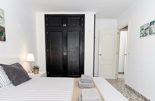 Nerja Apartment | Nerja centre - pool - Wifi - parking - air con - beach 250 mtr - 6 persons