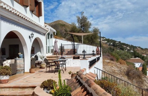 Competa Bed & Breakfast | Nerja superior room with air conditioning, wifi and tv.